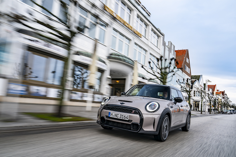 Mini presenta la nuova 5 porte Mini presenta la nuova 5 porte