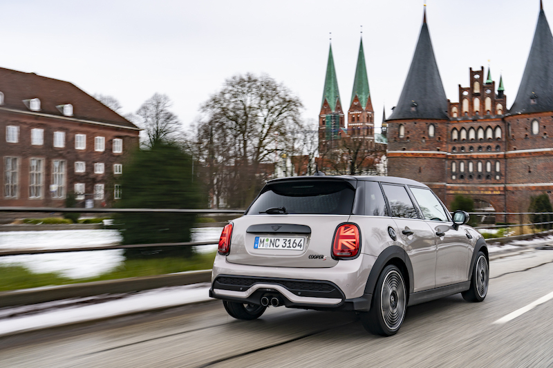 Mini presenta la nuova 5 porte Mini presenta la nuova 5 porte