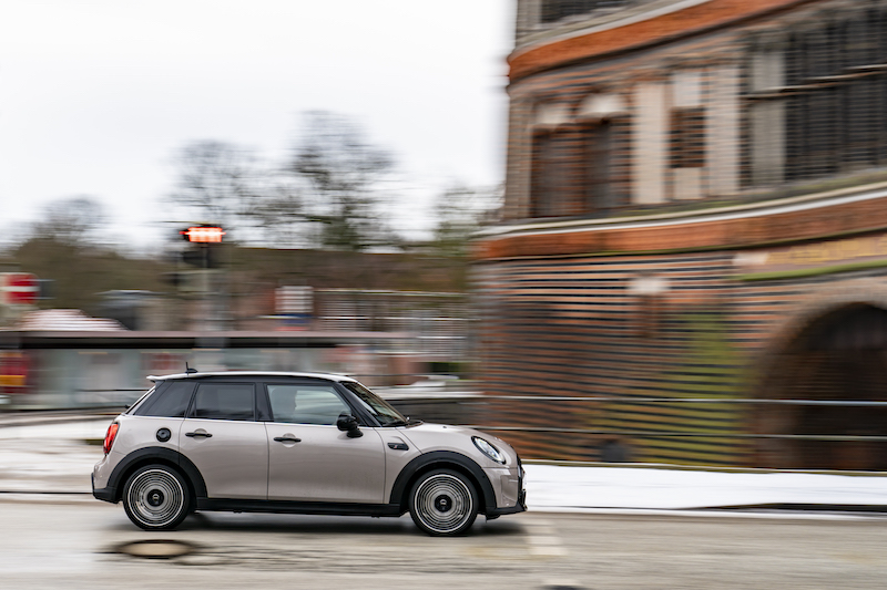Mini presenta la nuova 5 porte Mini presenta la nuova 5 porte