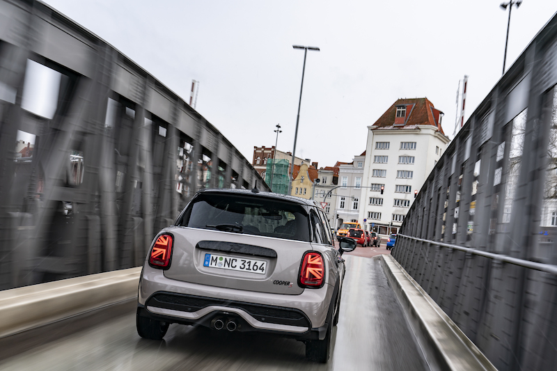 Mini presenta la nuova 5 porte Mini presenta la nuova 5 porte