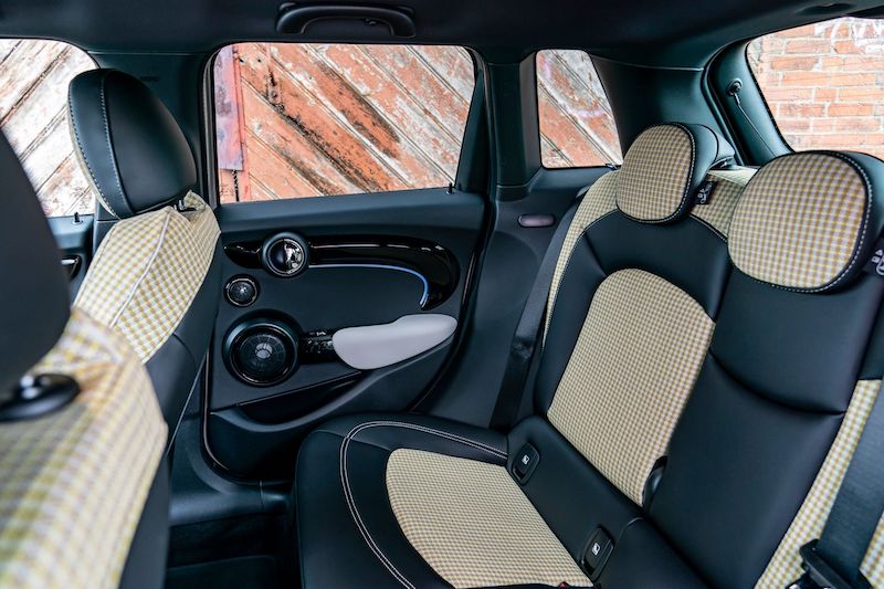 Mini presenta la nuova 5 porte Mini presenta la nuova 5 porte