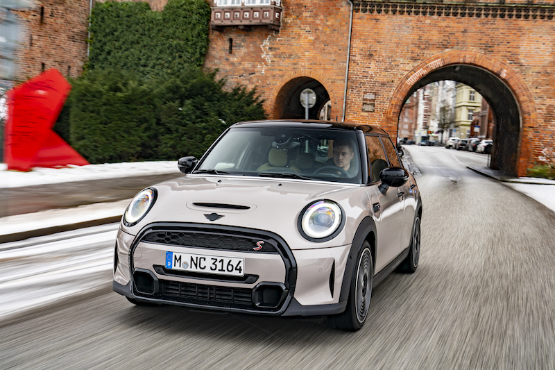 Mini presenta la nuova 5 porte Mini presenta la nuova 5 porte