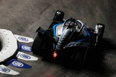 Il primo E-Prix  di Diriyah va alla Mercedes di De Vries