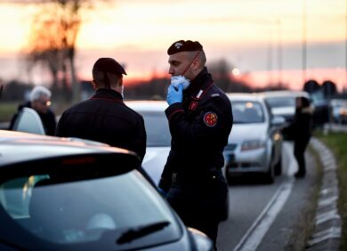 Covid, gli scenari: Lombardia arancione, mini zone rosse nel Milanese