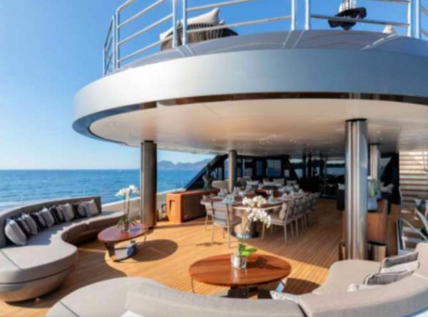 De Benedetti, 63 milioni per il maxi-yacht: 72 metri per l’estate post-Covid