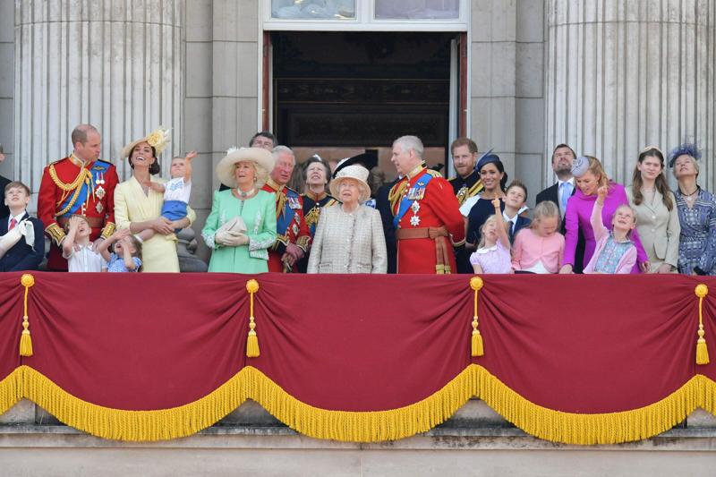 Royal Family in campo per il vaccino Covid. Dopo la Regina il video di William Royal Family in campo per il vaccino Covid. Dopo la Regina il video di William