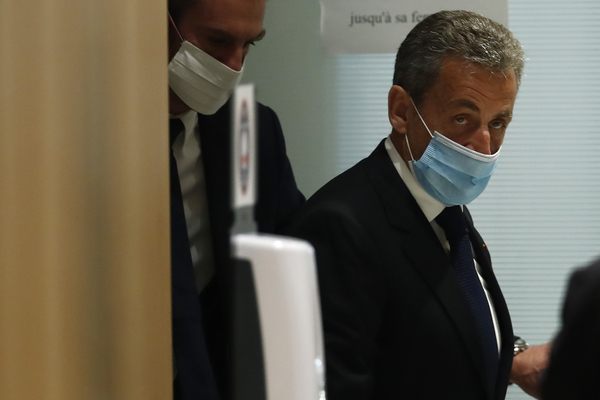 Francia, l’ex presidente Sarkozy condannato a 3 anni per corruzione Francia, l’ex presidente Sarkozy condannato a 3 anni per corruzione