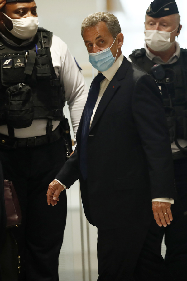 Francia, l’ex presidente Sarkozy condannato a 3 anni per corruzione Francia, l’ex presidente Sarkozy condannato a 3 anni per corruzione