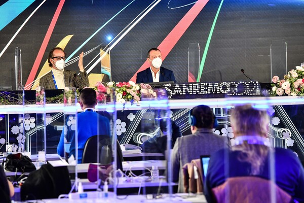Sanremo 2021, Amadeus: “Laura Pausini super ospite. Lady Gaga…”