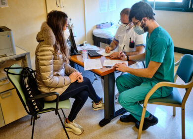 Vaccini, “non solo medici, ma anche tutele per gli assistenti”. L’appello
