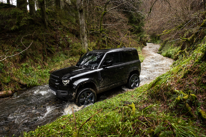 Nuova Land Rover Defender v8, la nuova dimensione dell’off road