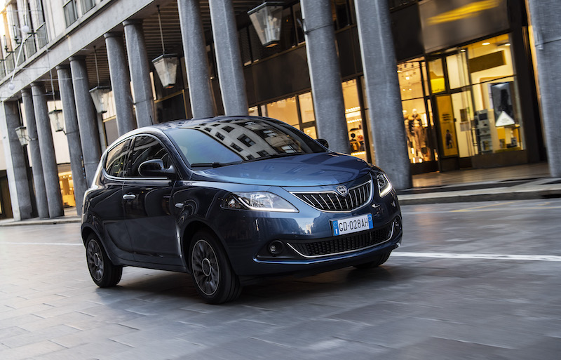 Luca Napolitano guida la Nuova Lancia Ypsilon