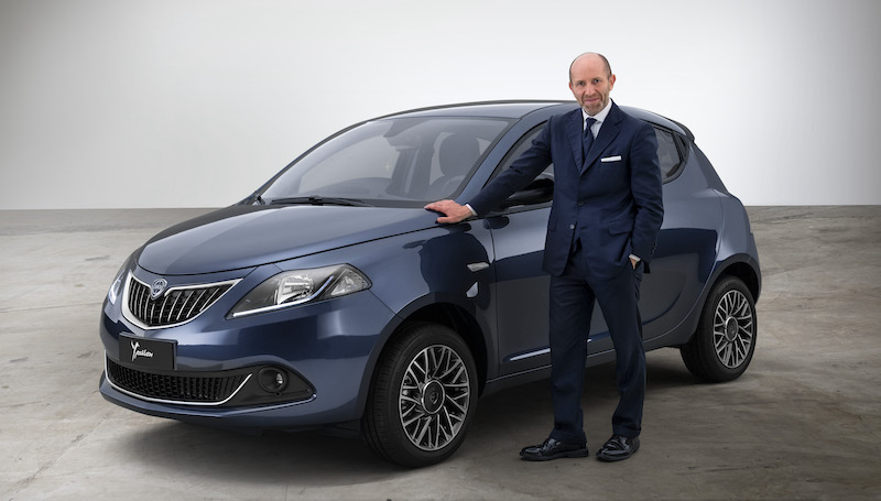 Luca Napolitano guida la Nuova Lancia Ypsilon