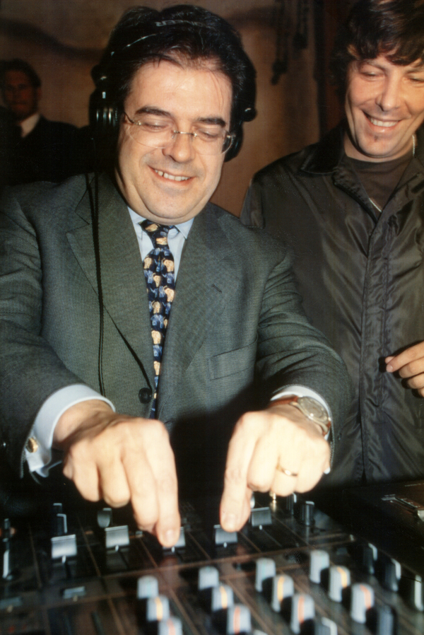 Morto il dj Claudio Coccoluto, un gigante della consolle. Musica in lutto Morto il dj Claudio Coccoluto, un gigante della consolle. Musica in lutto