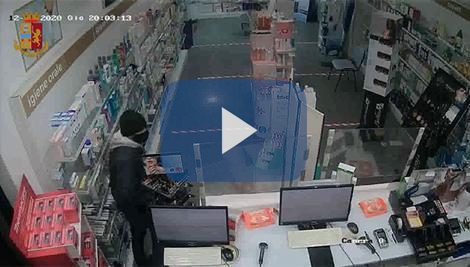 Il reddito di cittadinanza non gli basta, arrotonda con le rapine: arrestato Il reddito di cittadinanza non gli basta, arrotonda con le rapine: arrestato
