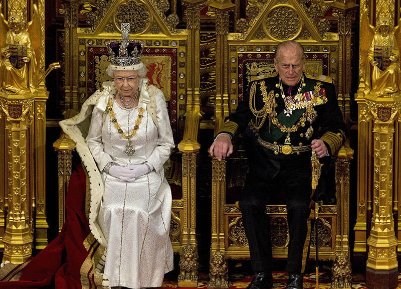 Principe Filippo trasferito in altro ospedale. Royal Family “supplica” Harry