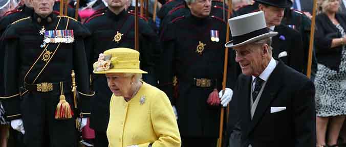 Principe Filippo trasferito in altro ospedale. Royal Family “supplica” Harry