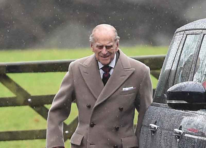 Principe Filippo trasferito in altro ospedale. Royal Family “supplica” Harry