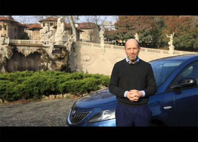 Luca Napolitano, Lancia Chief Executive Officer, alla guida della Nuova Lancia Ypsilon per raccontare le novità