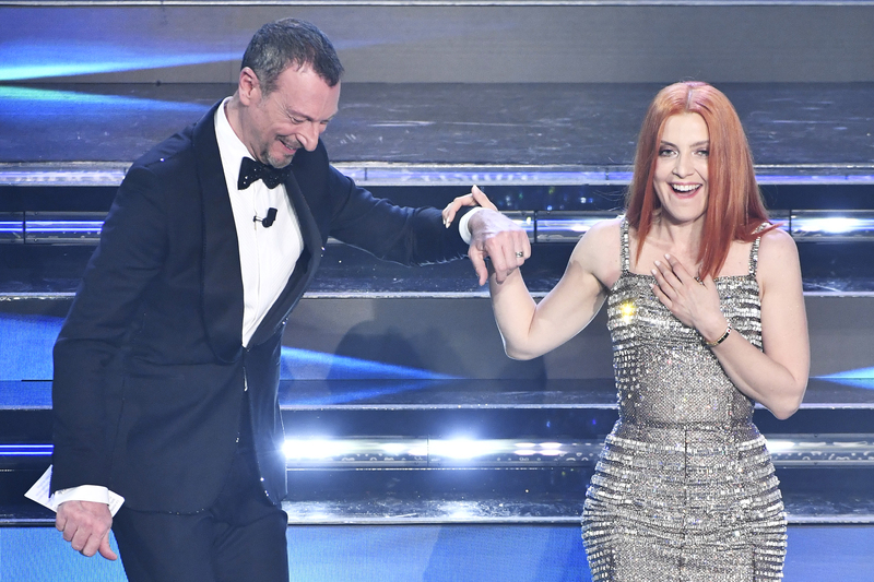 Ascolti tv, Sanremo 2021 non fa il botto: 46,35%. I picchi d’ascolto con… Ascolti tv, Sanremo 2021 non fa il botto: 46,35%. I picchi d’ascolto con…