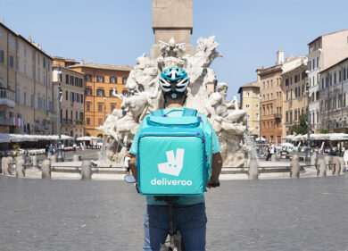Deliveroo, la piattaforma leader del food delivery lancia “Plus per famiglie”.