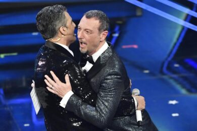 Sanremo 2021, Amadeus: “Ascolti mi riempiono di gioia”. Fiorello si commuove