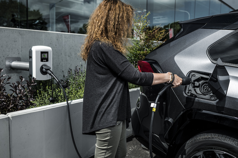 Toyota Rav 4 ora è anche plug-in hybrid Toyota Rav 4 ora è anche plug-in hybrid