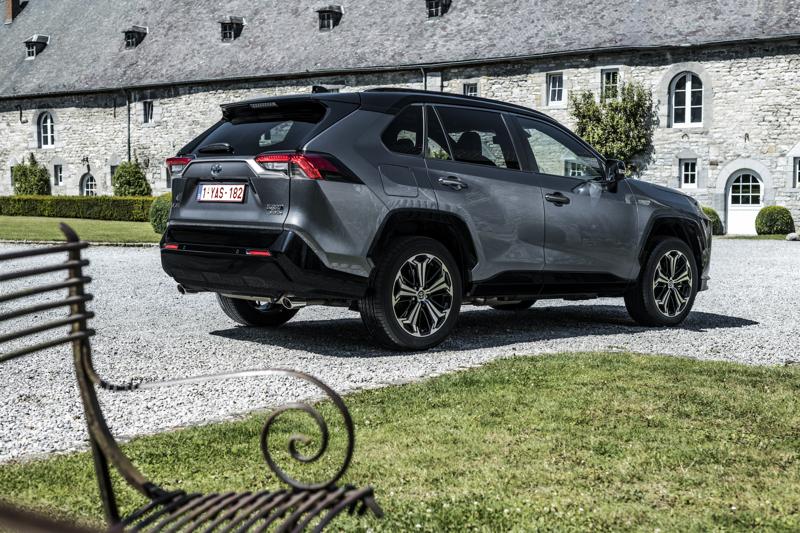Toyota Rav 4 ora è anche plug-in hybrid Toyota Rav 4 ora è anche plug-in hybrid