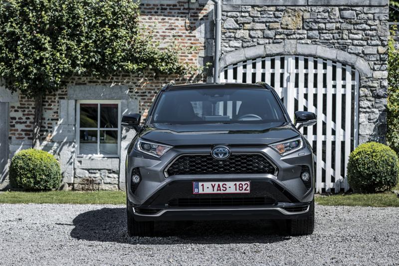 Toyota Rav 4 ora è anche plug-in hybrid Toyota Rav 4 ora è anche plug-in hybrid