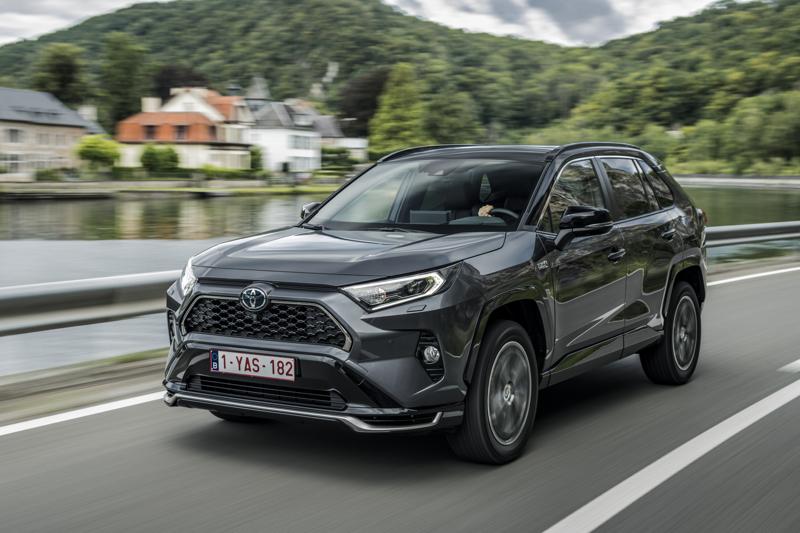 Toyota Rav 4 ora è anche plug-in hybrid Toyota Rav 4 ora è anche plug-in hybrid