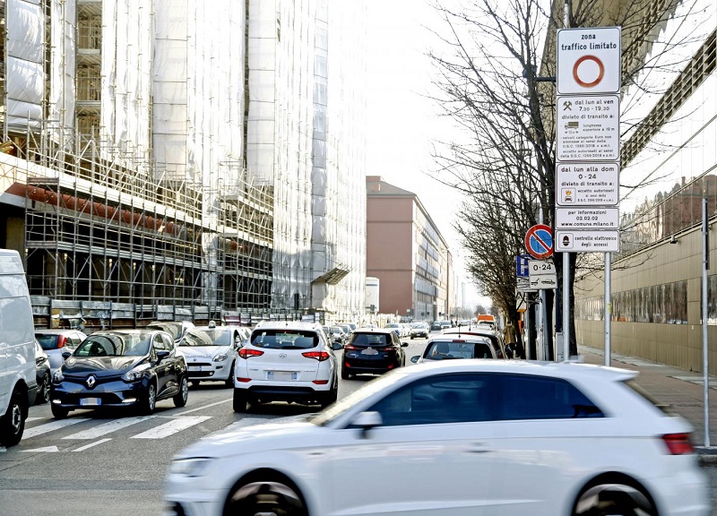 Lombardia zona arancio scuro, Lega: “Sala spenga Area C a Milano” Lombardia zona arancio scuro, Lega: “Sala spenga Area C a Milano”