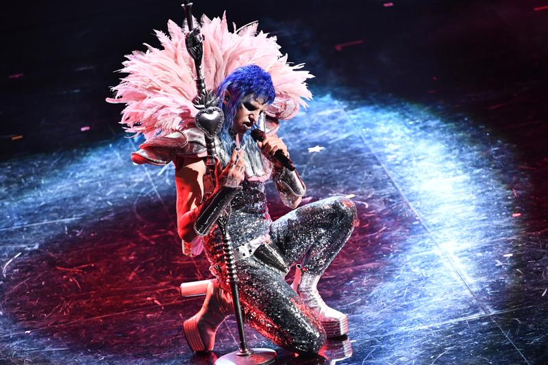 Sanremo 2021: Achille Lauro, tributo a Mina. Orietta Berti corregge Fiorello Sanremo 2021: Achille Lauro, tributo a Mina. Orietta Berti corregge Fiorello
