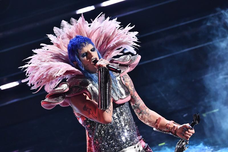 Sanremo 2021: Achille Lauro, tributo a Mina. Orietta Berti corregge Fiorello Sanremo 2021: Achille Lauro, tributo a Mina. Orietta Berti corregge Fiorello