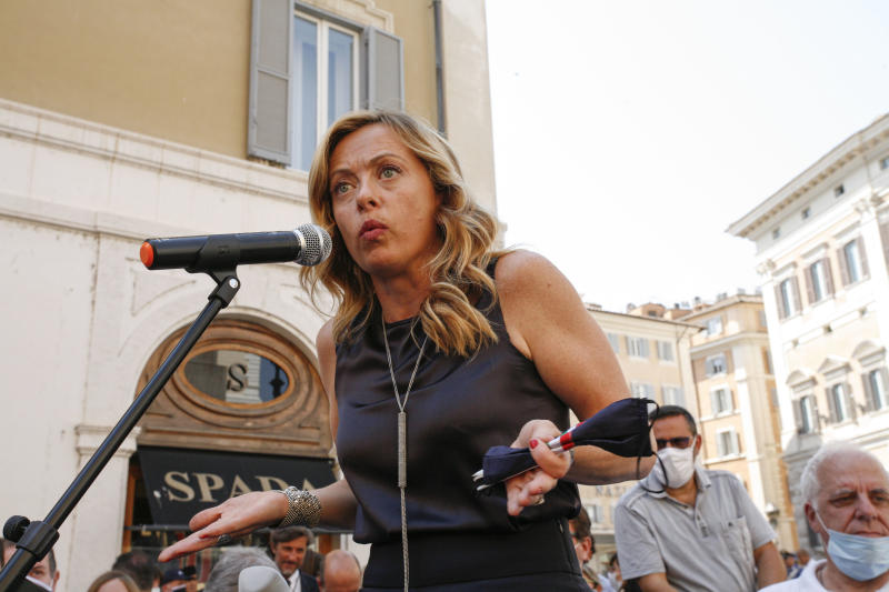 Sondaggi, Fratelli d’Italia sempre più boom. Due grandi partiti giù Sondaggi, Fratelli d’Italia sempre più boom. Due grandi partiti giù