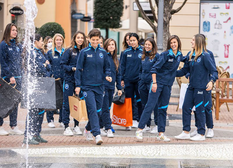 La Reggia Designer Outlet sosterrà il Napoli femminile per il campionato 2021. La Reggia Designer Outlet sosterrà il Napoli femminile per il campionato 2021.