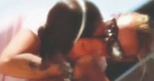 Paola Turci si confessa: “Pascale? Sono etero e gay, sto con chi voglio” Paola Turci si confessa: “Pascale? Sono etero e gay, sto con chi voglio”