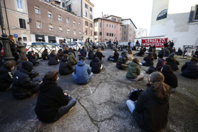 Scuole chiuse? “Rovinano anche le nuove generazioni”