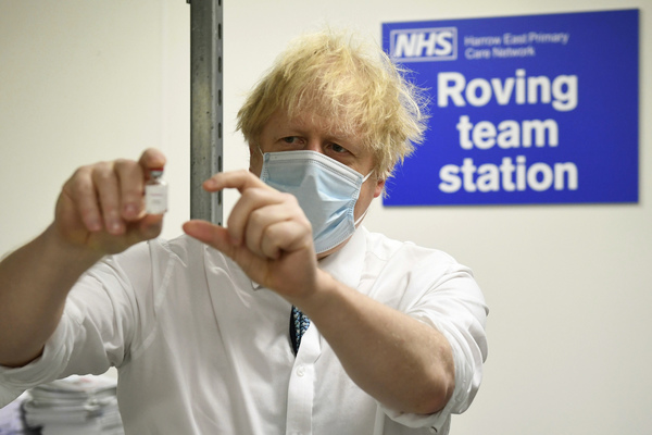Vaccini, inglesi arrabbiati con Draghi: a Johnson non piace lo stop all’export Vaccini, inglesi arrabbiati con Draghi: a Johnson non piace lo stop all’export
