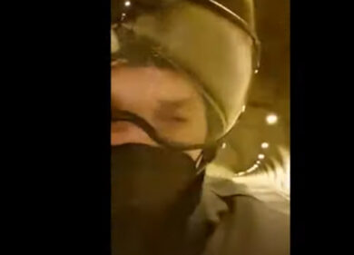 Sanremo 2021, Ibrahimovic ritarda per incidente in autostrada, arriva chiedendo passaggio a un motociclista