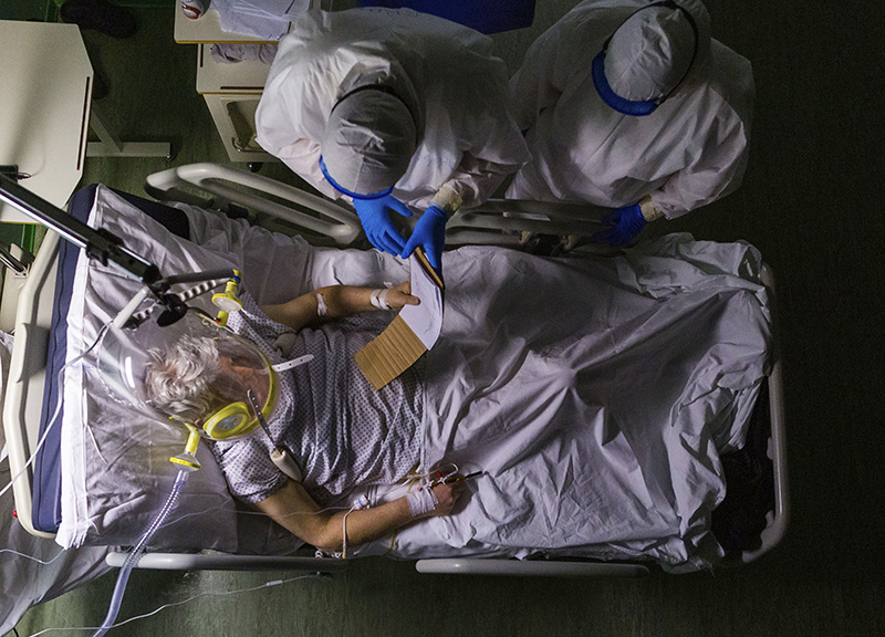 Il Covid ha davvero aumentato i morti? Sì, e in Italia più che altrove. I DATI Il Covid ha davvero aumentato i morti? Sì, e in Italia più che altrove. I DATI