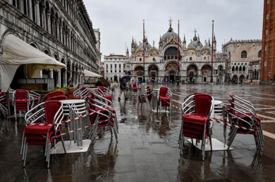 Covid, Veneto in zona arancione, Campania in zona rossa. Iss: “Nuove chiusure”