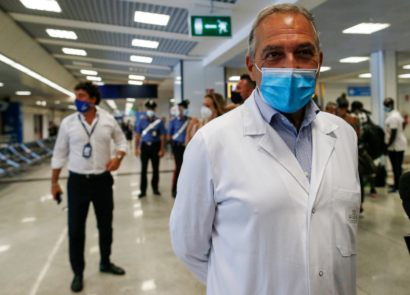 Vaccini: la Regione Lazio fa le prove per il siero Sputnik allo Spallanzani Vaccini: la Regione Lazio fa le prove per il siero Sputnik allo Spallanzani