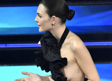 Vittoria Ceretti incanta Sanremo 2021. Dopo la farfallina di Belen, il suo tatuaggio…