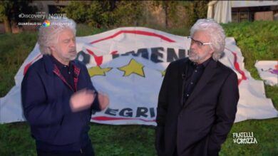 Crozza/ Faccia a faccia tra il Grillo di 10 anni fa e quello di oggi