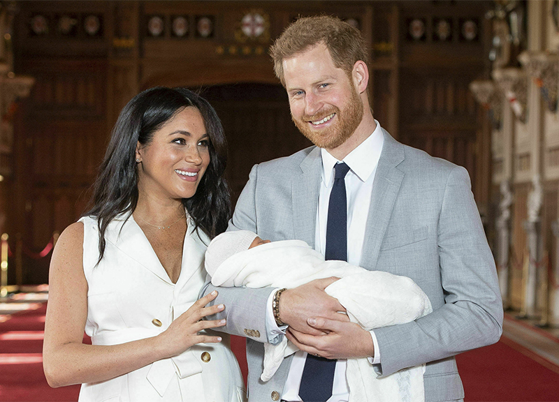Buckingham Palace, casi a confronto: Harry e Meghan Markle vs principe Andrea