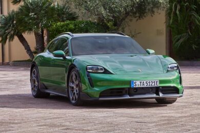 Porsche: debutta la Taycan Cross Turismo