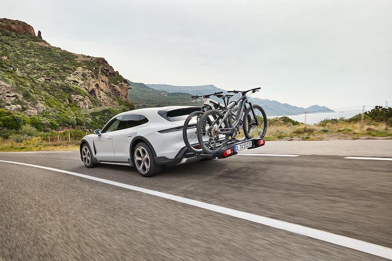 Porsche: debutta la Taycan Cross Turismo