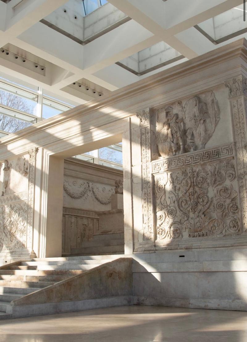 MFW: tra moda, arte e danza, Laura Biagiotti sfila all’Ara Pacis MFW: tra moda, arte e danza, Laura Biagiotti sfila all’Ara Pacis