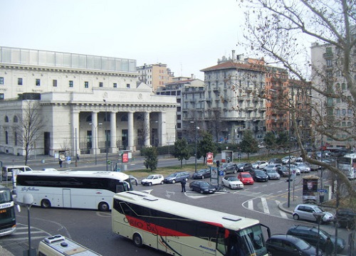 Stazione Centrale, l’Hotel Michelangelo dona i giochi per il giardino Stazione Centrale, l’Hotel Michelangelo dona i giochi per il giardino