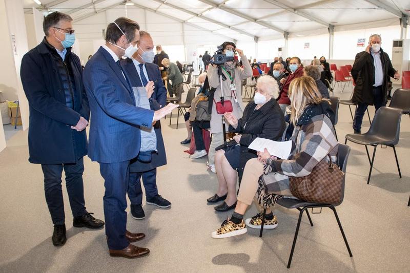 Fontana: “Covid, i numeri non migliorano: decisioni da prendere in fretta” Fontana: “Covid, i numeri non migliorano: decisioni da prendere in fretta”